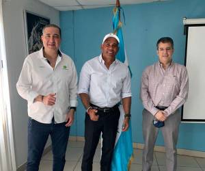 Pedro Atala, Mario Moncada y Rafael Villeda tras reunión.