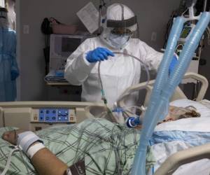 Los resultados también demuestran que casi el 30% de pacientes hospitalizados mayores de 70 años no han sobrevivido. Foto: AFP