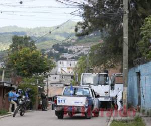Las autoridades acordonaron la zona para levantar evidencias de la zona que permitan identificar a los hechores. Foto: Marvin Salgado/EL HERALDO.