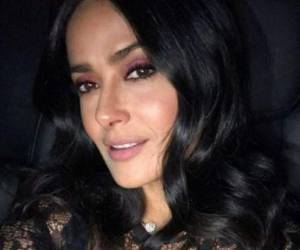 Salma Hayek es una empresaria, actriz y productora mexicana de 51 años.