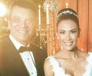 Elvin Santos con su ahora esposa Marcela Montoño.