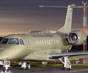 El anuncio de la subasta del avión presidencial de Honduras ha despertado la curiosidad de miles de ciudadanos. Más allá de la decisión gubernamental de vender la aeronave, muchos se preguntan cómo es el Embraer Legacy 600, el avión que durante años fue utilizado para el traslado de altos funcionarios y misiones oficiales del Estado.