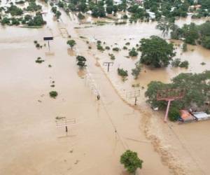 Copeco recomienda tomar como referencia las zonas de inundación observadas como consecuencia por el paso del Huracán Mitch y en base a esto movilizarse a zonas fuera de peligro.
