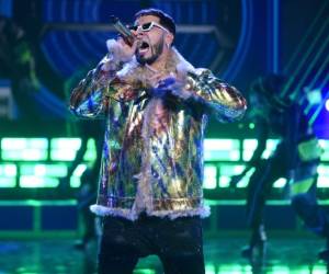 Anuel AA durante su presentación en los Latin Grammy en Los Ángeles.