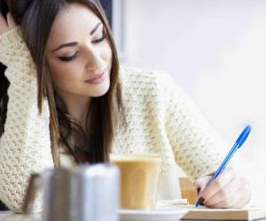 Las personas zurdas pueden evitar algunas afecciones como el alzheimer y artritis. Foto: Siempre Mujer