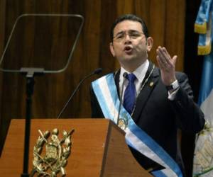 La fiscalía y una misión antimafias de la ONU en Guatemala presentaron una nueva petición para quitar la inmunidad e investigar al presidente Jimmy Morales. Foto: Agencia AFP