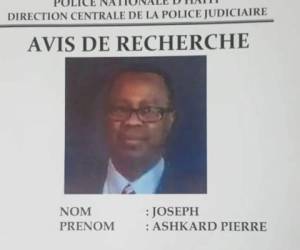 Un anuncio muestra el nombre y la fotografía del empresario Ashkard Joseph Pierre, buscado por la justicia haitiana. Foto: Cortesía