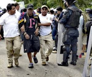 Un migrante centroamericano es detenido y llevado a una estación migratoria. Foto: Cortesía Darinel Zacarías