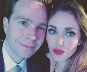 La joven pareja acaba de celebrar un año de matriomonio. (Foto: Facebook)