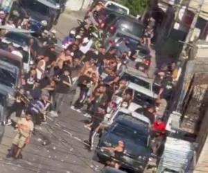 Momento en el que comenzó el enfrentamiento entre ambas barras.