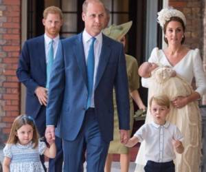 Kate Middleton cargó a su hijo Louis, mientras William cuidaba a George y Charlotte. Foto: Instagram/kensingtonroyal