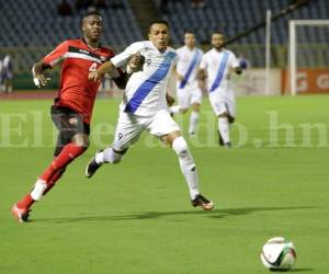 El hondureño Gerson Tinoco en acción ofensiva con la selección de Guatemala. Foto: AFP