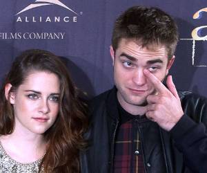 American actress Kristen Stewart, left and British actor Robert Pattinson pose during a photo call for the film 'The Twilight Saga: Breaking Dawn-Part 2' in Madrid, Spain, Thursday, Nov. 15, 2012. ( AP Photo/Gabriel Pecot)