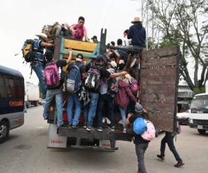 En el último año, las autoridades en México, Guatemala y Honduras han devuelto o frenado caravanas que buscaban llegar a la frontera con Estados Unidos. Fotos: Agencia AFP.