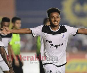 Erlin Gutiérrez celebra el primer gol a favor del Honduras Progreso contra Real de Minas, en el segundo juego por el no descenso. Foto: Yoseph Amaya.
