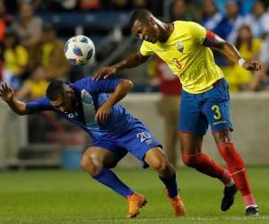 Guatemala's Edi Guerra (left) and Ecuador's Frickson Erazo battle for the ball during the first half at Toyota Park in Bridgeview, Illinois, September 11, 2018. (Photo by JIM YOUNG / AFP)