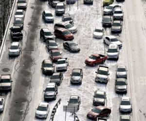 El lunes, el gobernador de Georgia, Brian Kemp, indicó que las oficinas estatales en más de 30 condados en el norte del estado estarán cerradas el martes, incluyendo las del área de Atlanta. Así lucían las carreteras la mañana de este miércoles.