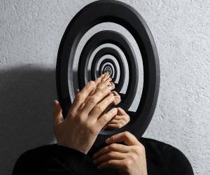 Con este libro de poesía Eleonora Castillo obtuvo el Premio Nacional de Poesía los Confines de 2024. La premiación y publicación de la obra fue en 2025, en el Festival Internacional de Poesía Los Confines.