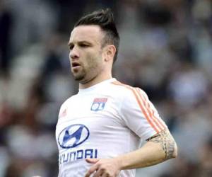 Desmienten muerte de Mathieu Valbuena.