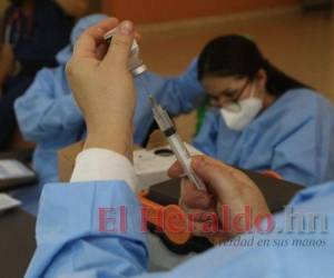 El personal del canal 20 del Congreso Nacional ya fue vacunado el pasado 23 de mayo. Foto: Marvin Salgado/El Heraldo