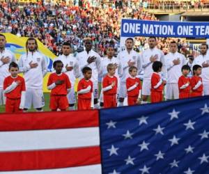 La Selección de Estados Unidos masculina conocida como el USMNT en Estados Unidos, suele mostrar un respeto absoluto por el himno nacional incluso antes de la orden de la US Soccer este año. Foto: Agencia AFP.