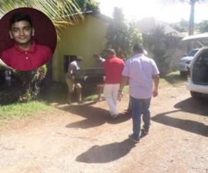 El menor cursaba el séptimo grado en la Escuela Juan Pineda Carías. Momento en que el cadáver del menor era trasladado a su casa para velarlo.