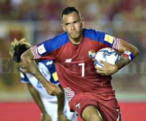 El panameño Blaz Pérez le anotó a Honduras el decimotercer gol en la hexagonal de Concacaf rumbo a Rusia 2018 (Foto: Agencia AFP)