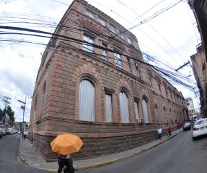 Aunque la Secapph anunció desde 2022 la intervención del palacio de Hondutel, el inmueble sigue sin obras porque aún no se resuelve un litigio con la aseguradora.