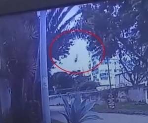Un video captó el momento exacto tras el choque entre dos helicópteros en Río de Janeiro, accidente que dejó varias víctimas fatales.