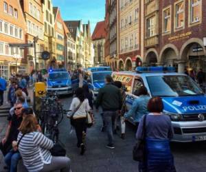 La policía alemana llegó al lugar para investigar el fatal incidente. Foto: Agencia AP