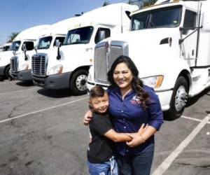 La catracha tiene dos empresas de ventas de camiones en Estados Unidos. Foto: Cortesía Aurelia Ventura.