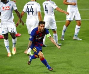 Lionel Messi celebra tras marcar el segundo gol del Barcelona en la victoria 3-1 ante el Napoli en los octavos de final de la Liga de Campeones, el sÃ¡bado 8 de agosto de 2020. (AP Foto/Joan Monfort)