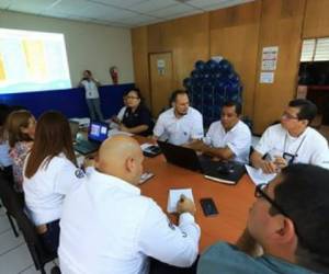 Autoridades aduaneras de Honduras y El Salvador definen el plan de simplificación en el tránsito de medios de transporte en la Aduana El Poy.