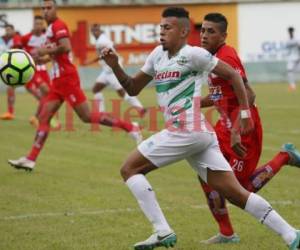 El entrenador Héctor Castellón buscará una mejor posición con el Juticalpa FC. Foto: Marvin Salgado/ EL HERALDO