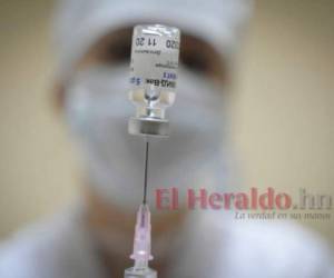 La vacuna se le aplicará a trabajadores de la primera línea contra el coronavirus.