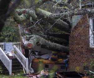 El riesgo de inundaciones 'catastróficas' permanece elevado el sábado por el paso de la tormenta tropical Florence. (Foto: AFP)