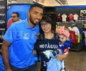 Reinieri Mayorquín, jugador de Motagua durante una firma de autógrafos (Foto: Ronal Aceituno / Grupo Opsa)