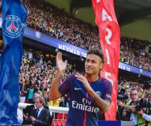 Paris Saint-Germain's Brazilian forward Neymar gestures as his arrives during his presentation to the fans at the Parc des Princes stadium in Paris on August 5, 2017. Brazil superstar Neymar will watch from the stands as Paris Saint-Germain open their season on August 5, 2017, but the French club have already clawed back around a million euros on their world record investment. Neymar, who signed from Barcelona for a mind-boggling 222 million euros ($264 million), is presented to the PSG support prior to his new team's first game of the Ligue 1 campaign against promoted Amiens. / AFP PHOTO / ALAIN JOCARD