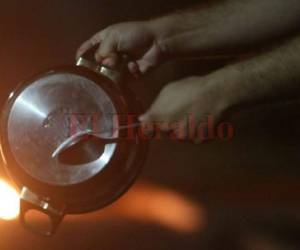 En varias ciudades del país, miles de personas protestaron realizando un 'cacerolazo'. Foto: Emilio Flores / El Heraldo.