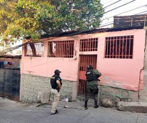 Elementos de la Agencia Técnica de Investigación Criminal (Atic) realizaron varios allanamientos.