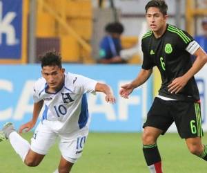 El hondureño Rembrandt Flores cae ante la marca del mexicano Alan Cervantes (Foto: Concacaf)