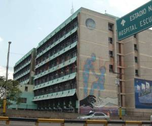 Fachada del Hospital Escuela donde cientos de hondureños son atendidos por covid-19.