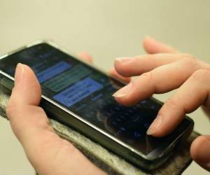 La función para desactivar el servicio sin desconectar tu teléfono de internet se llama Forzar detención y es una herramienta incluida en muchos teléfonos. Foto: Pixabay