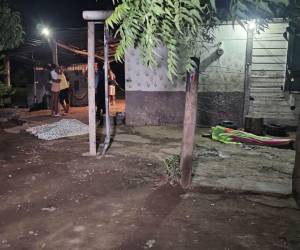 Comienzan las investigaciones de la masacre registrada la noche del martes en la colonia Murillo Soto, de Olanchito, Yoro. Los primeros resultados indican que estarían implicados en la venta de drogas en la zona. Esto dicen las autoridades.