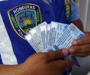 Los miembros de la Policía Nacional traficaban con licencias de conducir en Danlí y Ocotepeque.