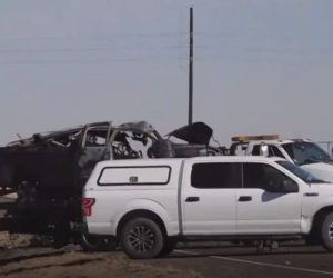 El adolescente de 13 años y su padre, de 38, que viajaban en la camioneta, también perecieron en el accidente ocurrido cerca de Andrews, Texas.