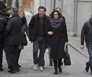 La política catalana y miembro del partido ERC Marta Rovira, en el centro a la derecha, llegó al Tribunal Supremo para declarar, en Madrid, España. Foto: AP