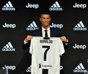 Cristiano Ronaldo al momento de su presentación con la Juventus.