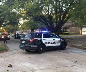 La hermana está en condición estable en un hospital. Su novio fue declarado muerto en el lugar. Foto: Milenio.