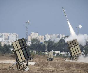 La batería de defensa antiaérea de Israel, una de las más exhaustivas y sofisticadas del mundo, superó con éxito el ataque de Irán de junio de 2025, cuando interceptó un 86 % de los 550 misiles y un 99 % de los 1.000 drones que lanzó contra territorio israelí. Así funciona: